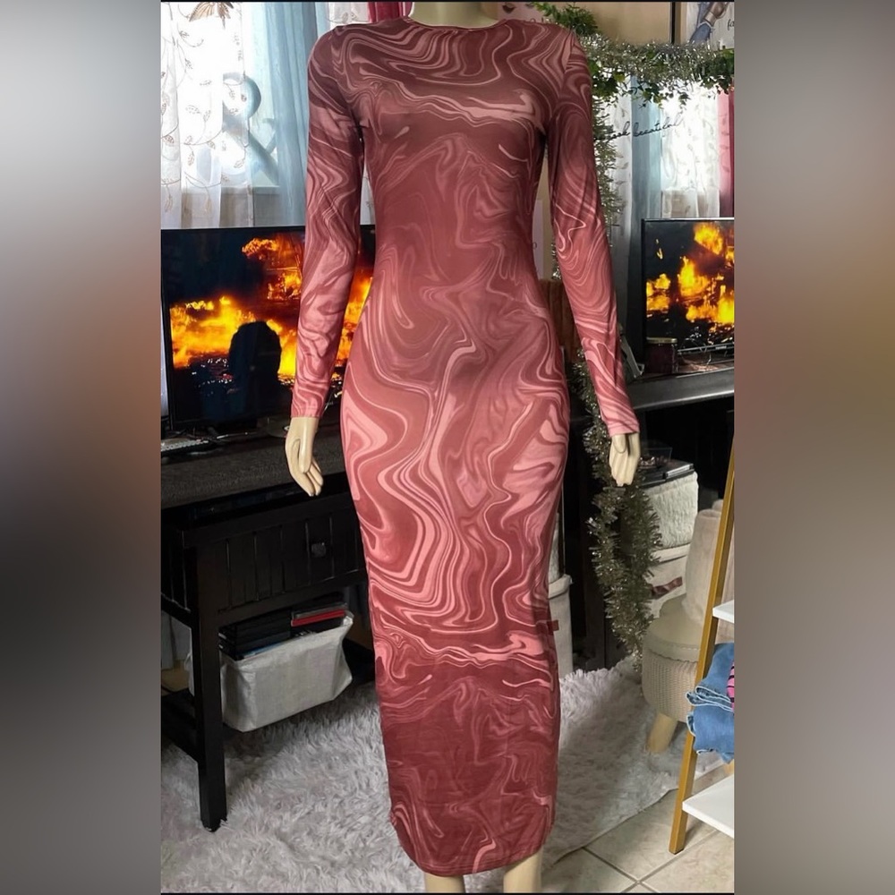 Elegant Pink Swirl Dress